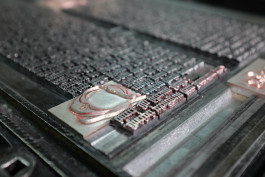 Replik einer Seite der Gutenberg-Bibel, Offizin Haag-Drugulin, Bleisatz und Buchdruck Officina Arcana