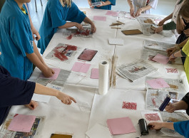 Kinder drucken bei einem meiner Druckkurse Officina Arcana